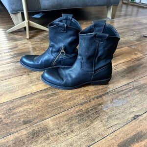 Black leather cowboy boots